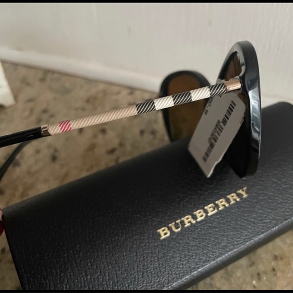 New 🖤 Burberry sunglasses butterfly polarized - Picture 1 of 10